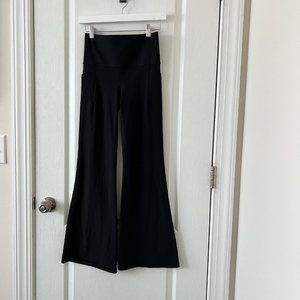 Athleta Salutation Stash Pocket Flare Pant Black Small Petite